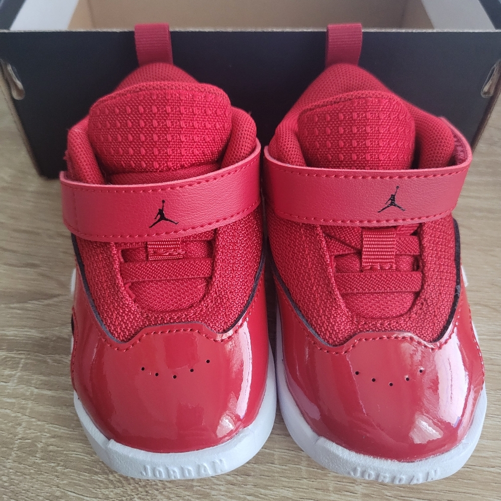 Jordan Max Aura 6 in Varsity Red - 4C